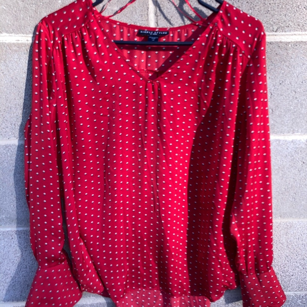 ♥️👍Simply styled women’s blouse size L